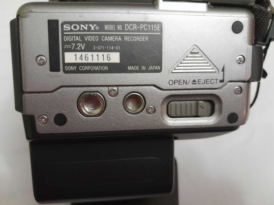 Отличная Японская видеокамера Sony.