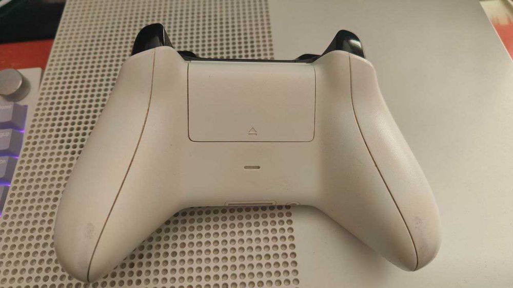 Продам Xbox One S 1TB Digital Edition - Идеальное состояние