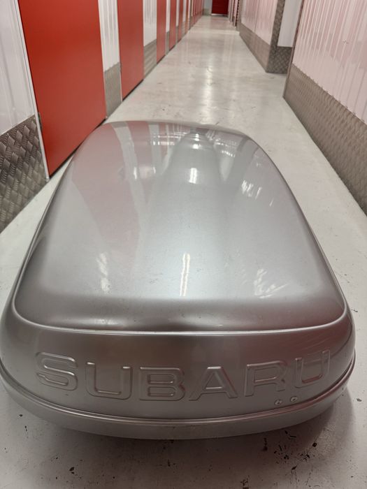 Oryginalny box Subaru z belkami