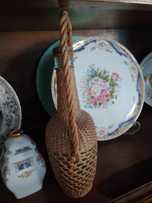 Straw-Wrapped Bottle Stand424126234745917445