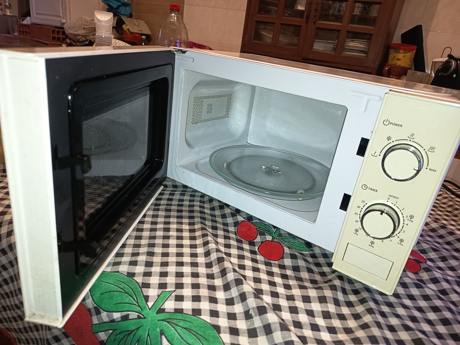 Micro-ondas FLAMA 1816FL (20 L - Sem Grill - Branco)