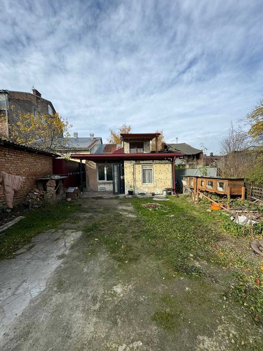 Будинок, смт. Куликів ( центр)