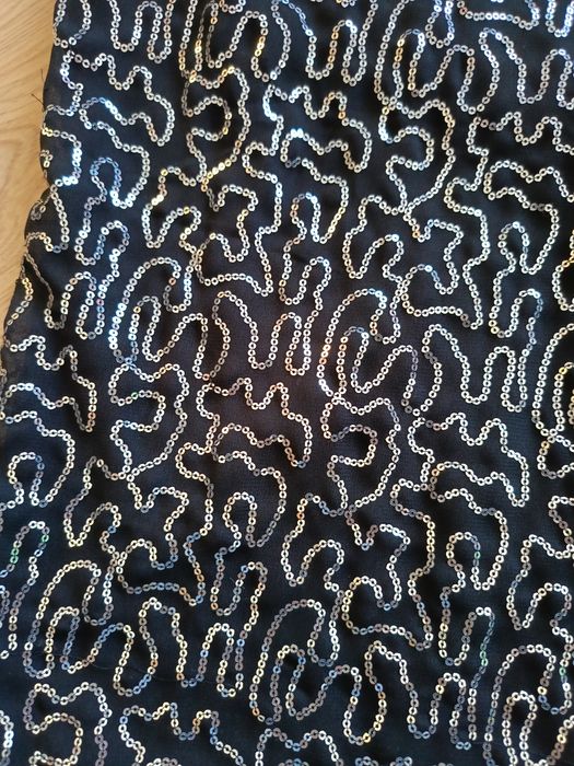 Cekinowa sylwestrowa sukienka