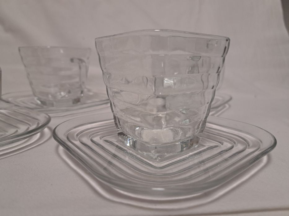 Filizanki z podstawkiem