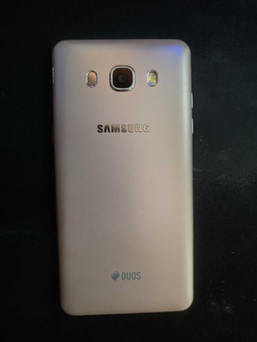 Смартфон Samsung Galaxy J5 (2016) J510H/DS