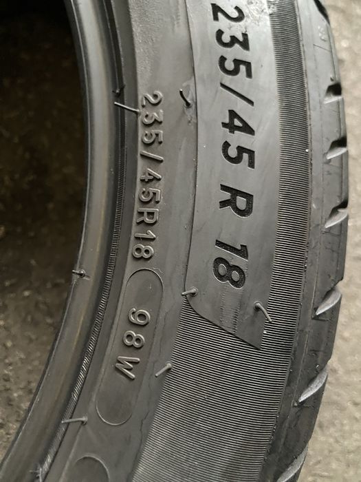 235/45/18 - Michelin Primacy 4