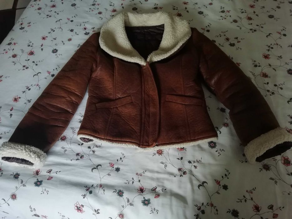 Casaco de senhora em couro sintético
