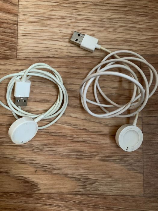 Зарядки для часов разные