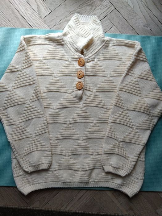 Sweter kremowy - M-ka. Nowy.