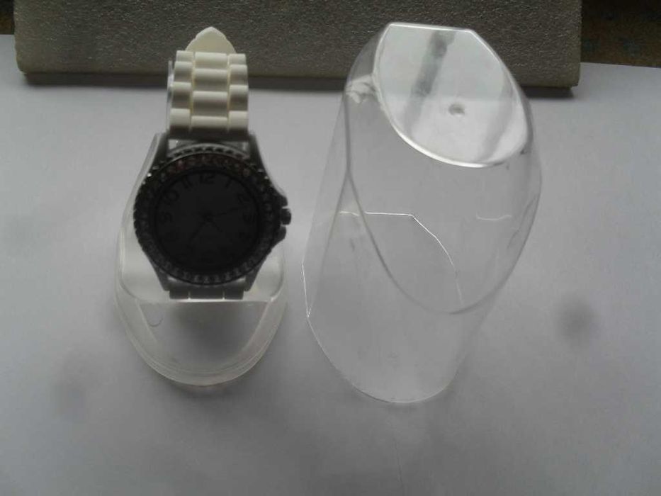 Niemiecki Zegarek na rękę "Trendy-Watch II w pojemniku