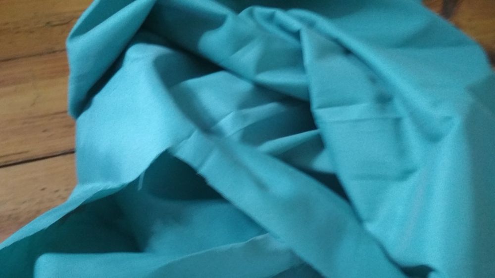 Три відрізи тканини.