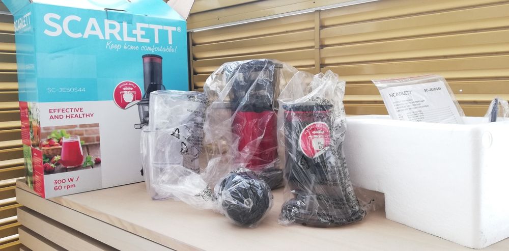 Соковижималка (соковитискач) шнекова SCARLETT SC-JE50S44