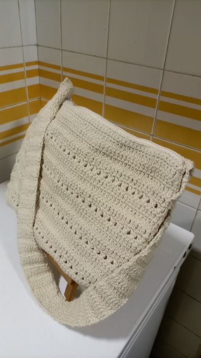 Bolsa  c/ forro em crochê peça nova