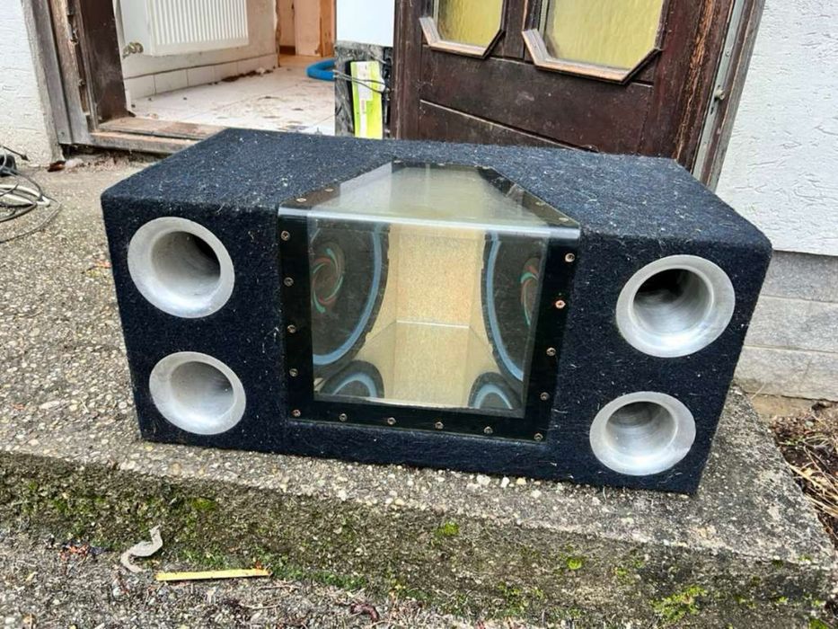 Сабвуфер 2 динамика по 12дюймов