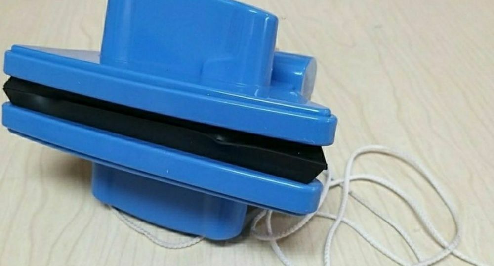 Limpa vidros magnético.