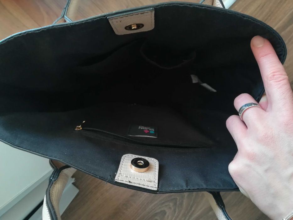 Sprzedam torebkę mieszcząca A4