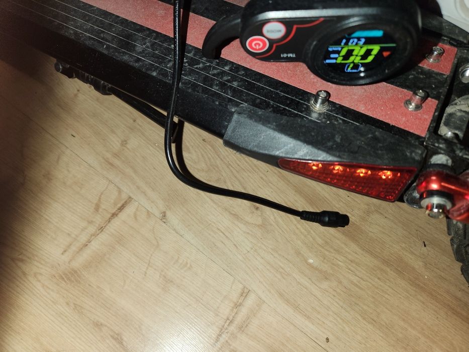 Hulajnoga elektryczna uszkodzona