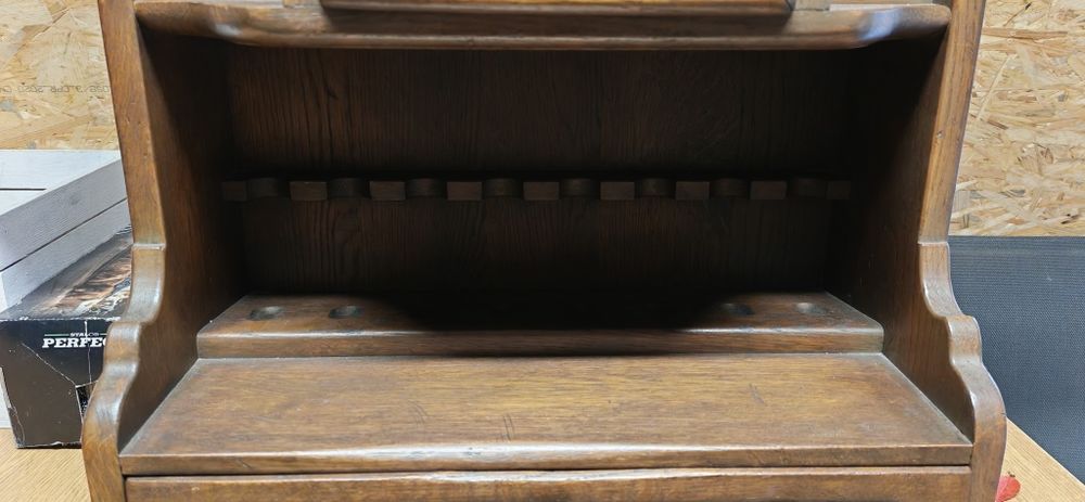 Przedwojenna debowa szafka na fajki