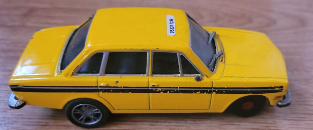 Sprzedam lub zamienię model samochodu metalowy Volvo!