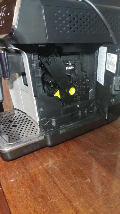 продам кофемашину Philips Series 2200