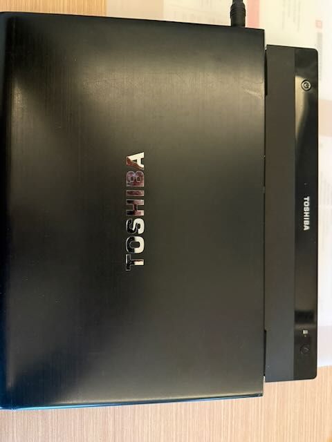 Portátil Toshiba i7 c/ Docking Station