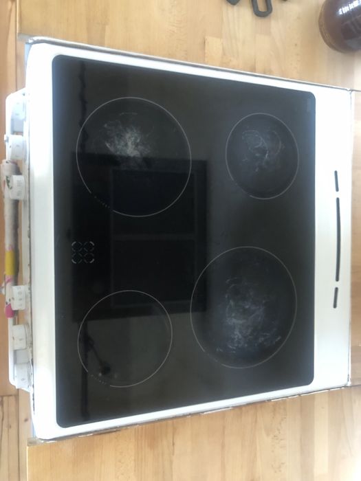 Kuchnia + kuchenka elektryczna + okap + oswietlenie