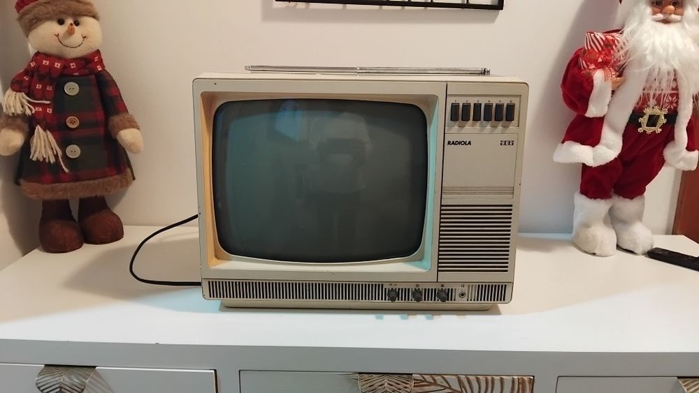 Televisão antiga preto e branco