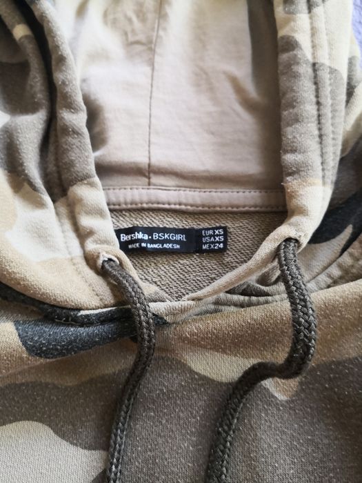 Krótka bluza dresowa moro z kapturem , rozm. XS, Bershka
