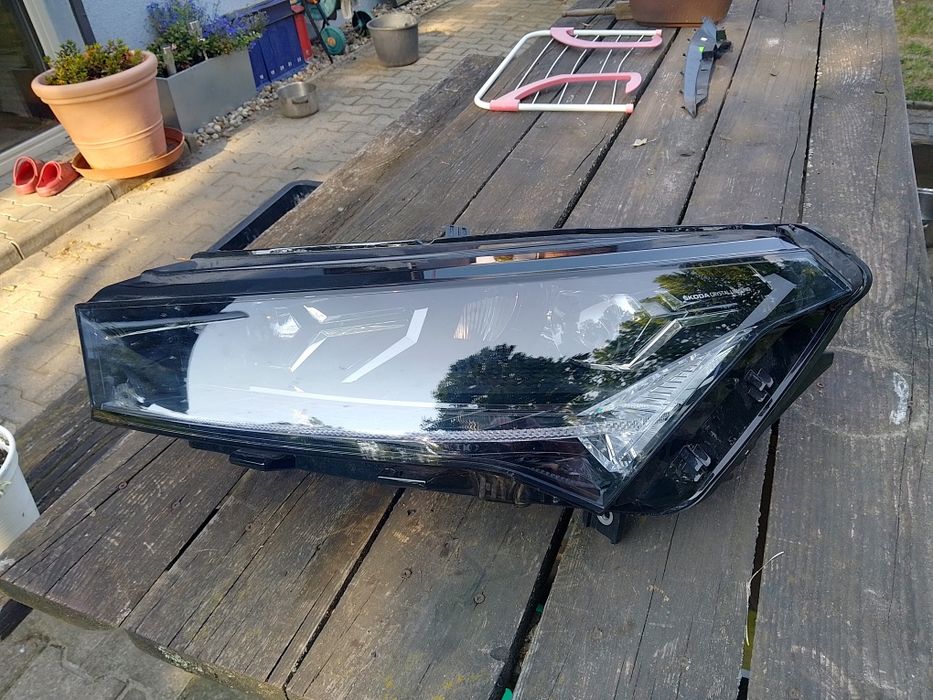 Skoda Enyaq full LED lampa lewa przód 2025r