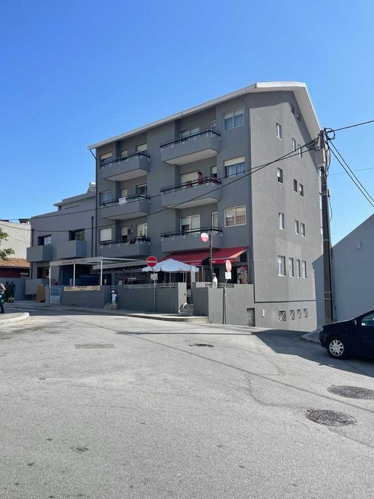 Apartamento luminoso e totalmente renovado, pronto a habitar.