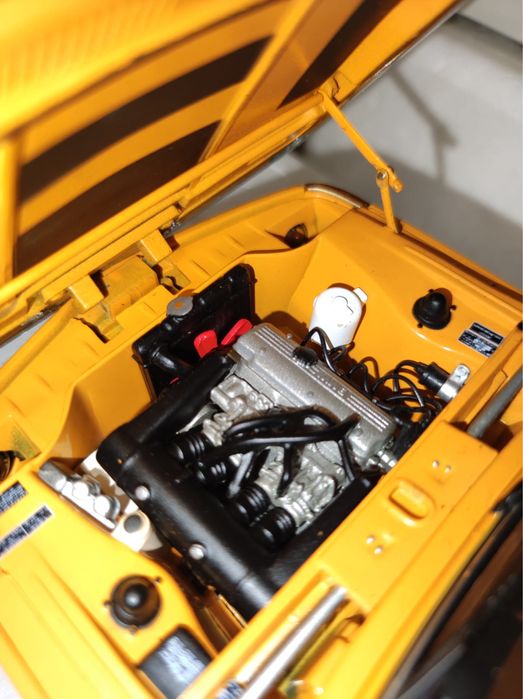 AutoArt 1:18 BMW 2002 Ti Pomarańczowy — piękny i rzadki