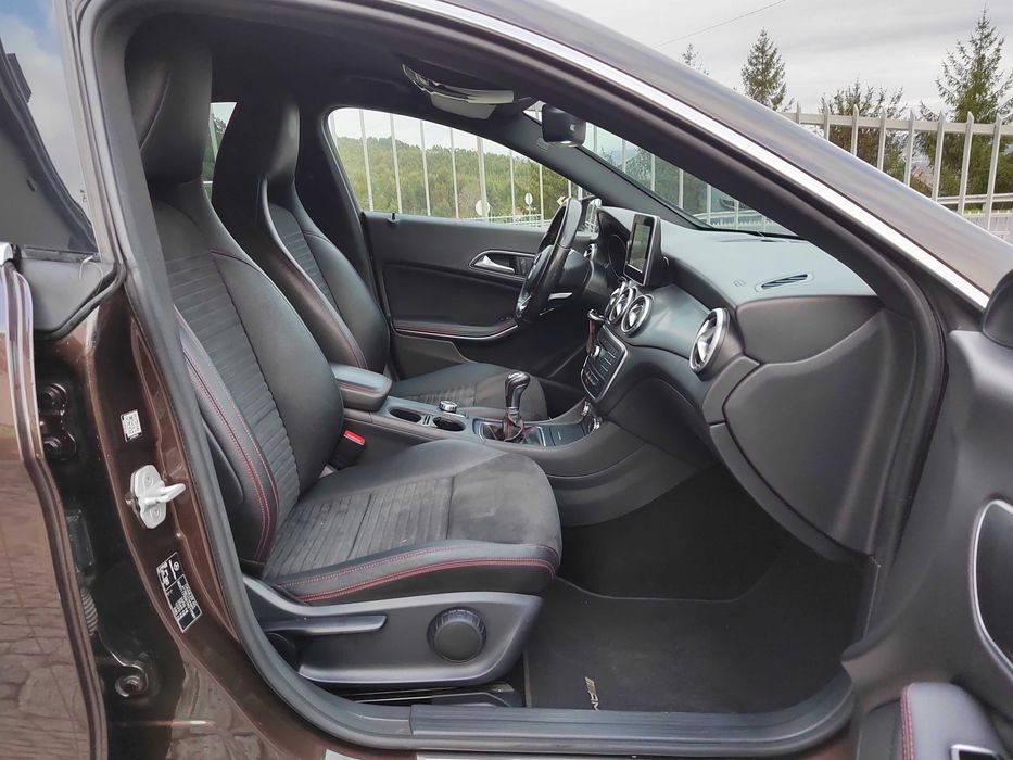 Mercedes-Benz CLA 200 AMG (Manual)