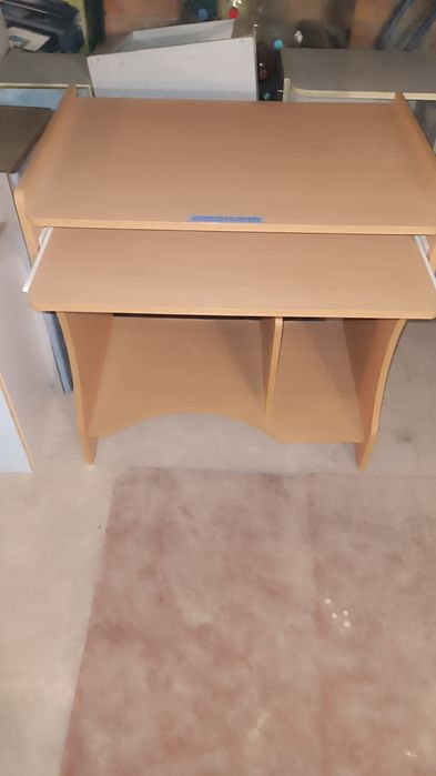 Продам компьюторный стол.