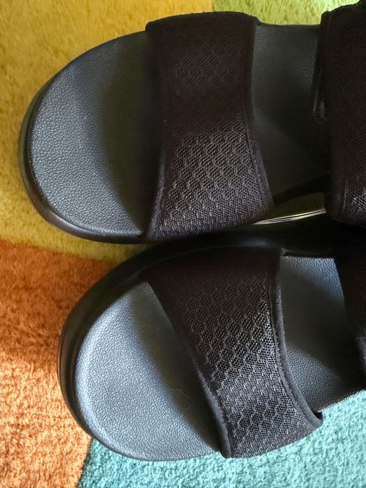 Skechers czarne sandały na platformie 38