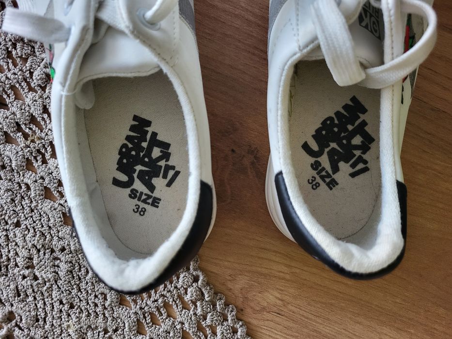 Trampki Reporter Young 38   j. nowe