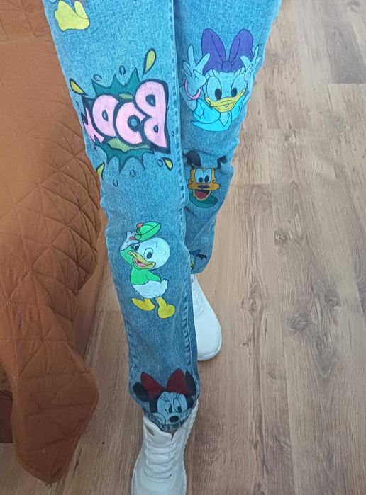 Damskie dżinsy ręcznie malowane Myszka Miki