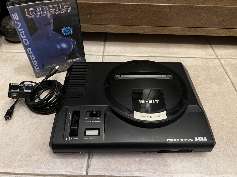 Sega Mega Drive 1 — оригінальна 16-бітна консоль