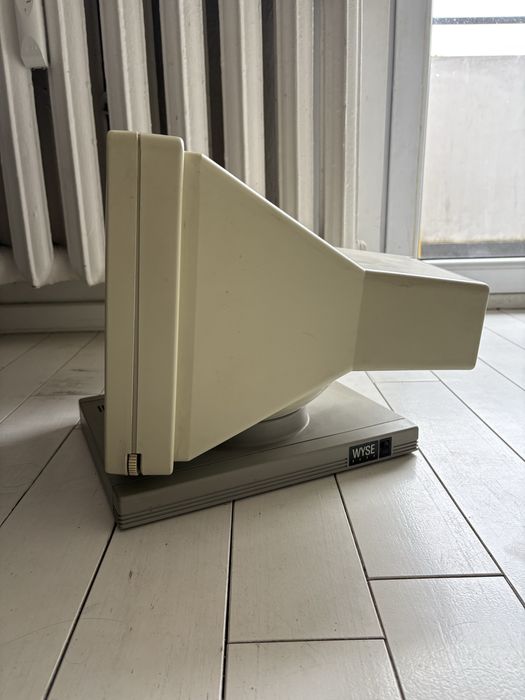 Stary monitor (antyk, scenografia, kolekcjonerski)