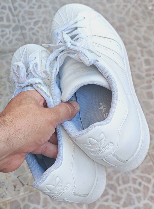 Tênis Adidas Superstar em muito bom estado
