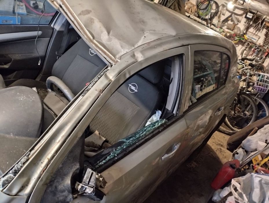 Авто Опель Астра після ДТП