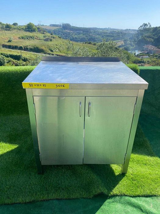 Bancada em inox com 2 portas