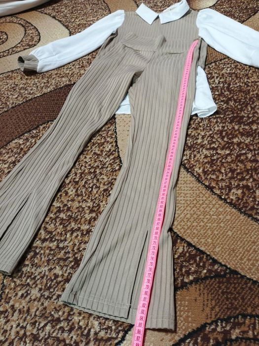 Нарядний, стильний костюм на дівчинку у школу