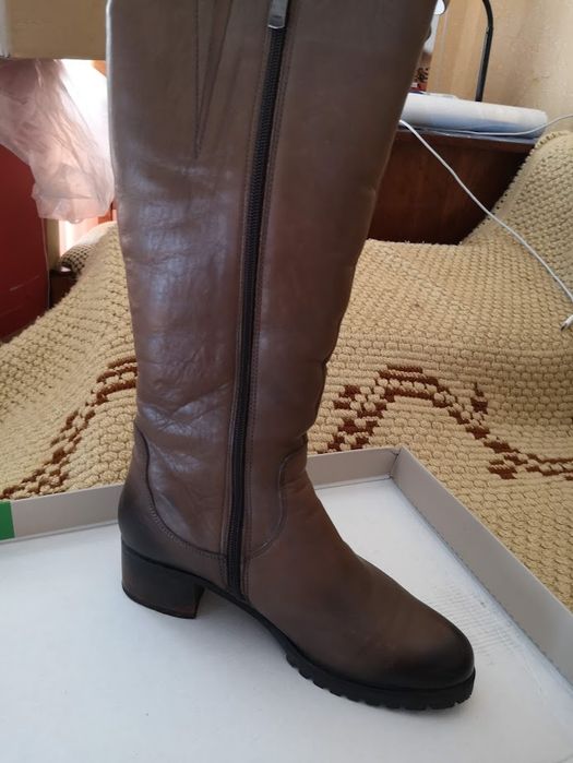 Теплі, зручні  шкіряні чоботи 39 розміру