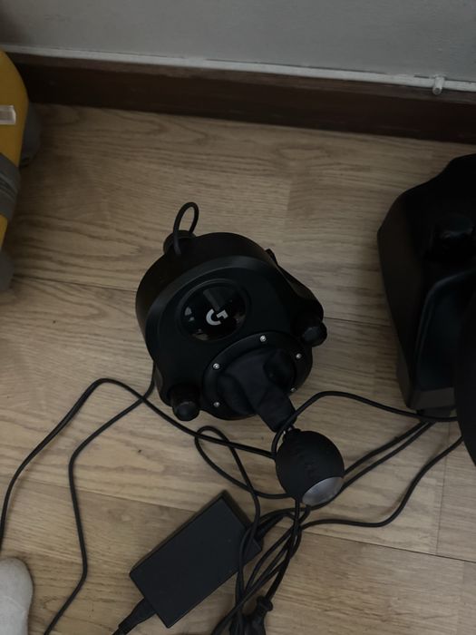 Logitech G29  com pedais + caixa de velocidades