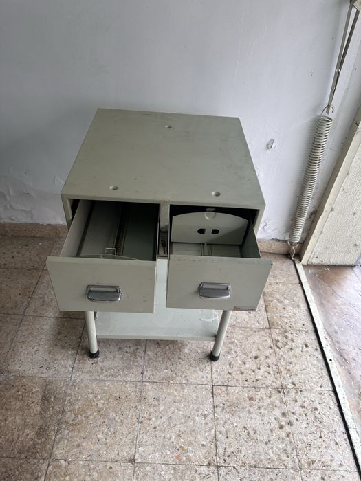 Movel de arquivo antigo