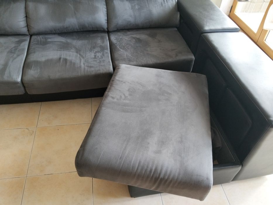 Sofá em Tecido c/ Chaise Longue + 4 puffs