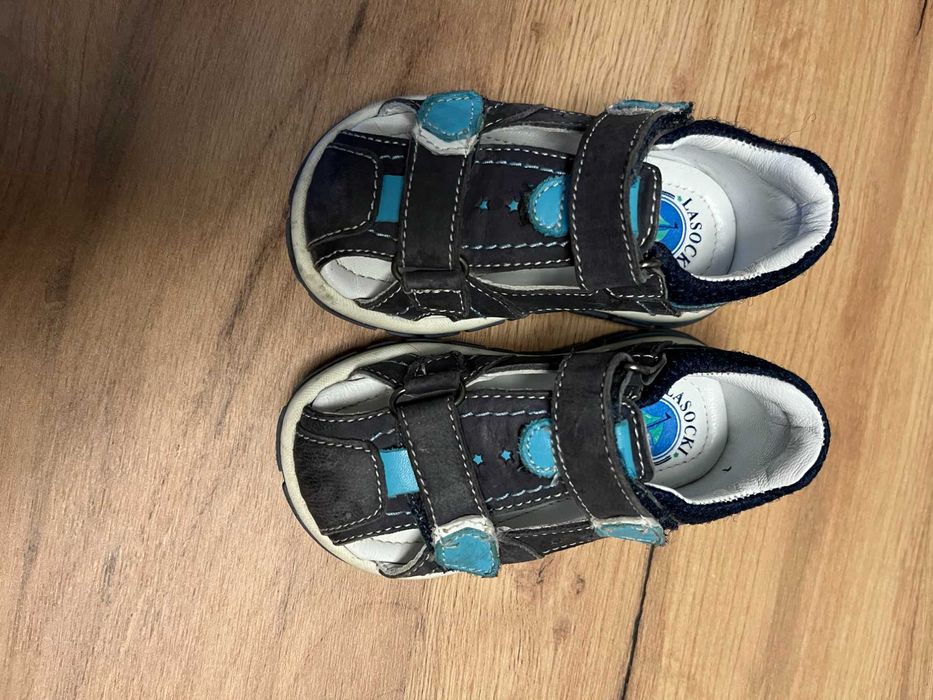 Sandałki skórzane Lasocki 21