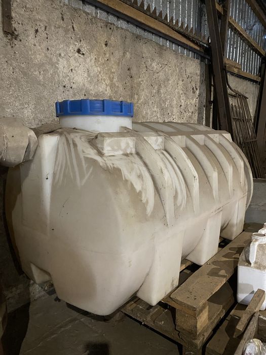 Пластикова емність на 750 л