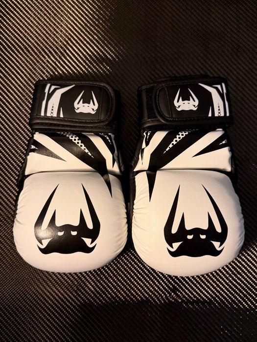 Перчатки для MMA venum