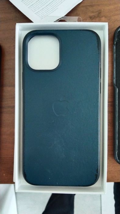 Чохол на IPHONE 12 , Pro Б/У